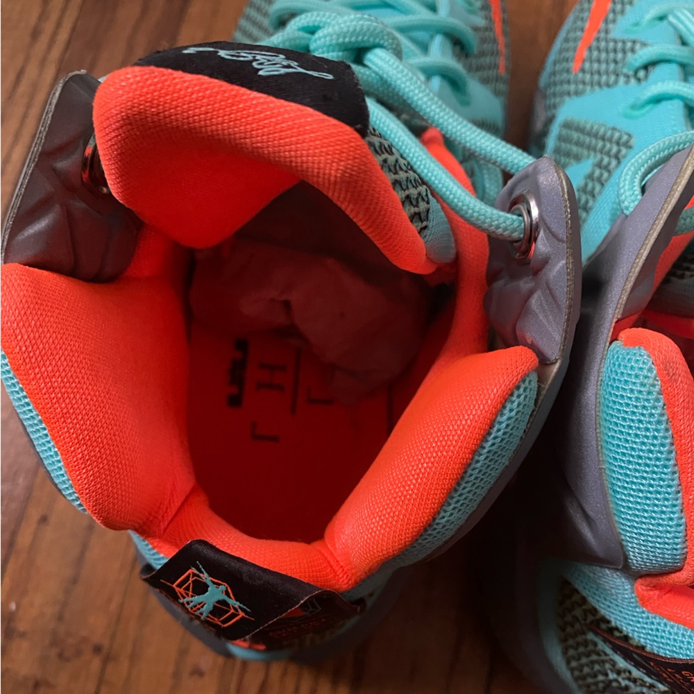 Lebron 12 - Picture 7 of 7